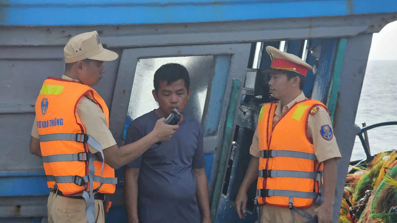 Kh&aacute;nh H&ograve;a tăng cường tuần tra, kiểm so&aacute;t tr&ecirc;n đường thủy nội địa- Ảnh 7.