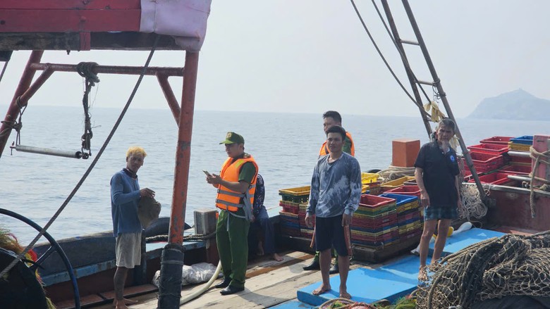 Kh&aacute;nh H&ograve;a tăng cường tuần tra, kiểm so&aacute;t tr&ecirc;n đường thủy nội địa- Ảnh 4.