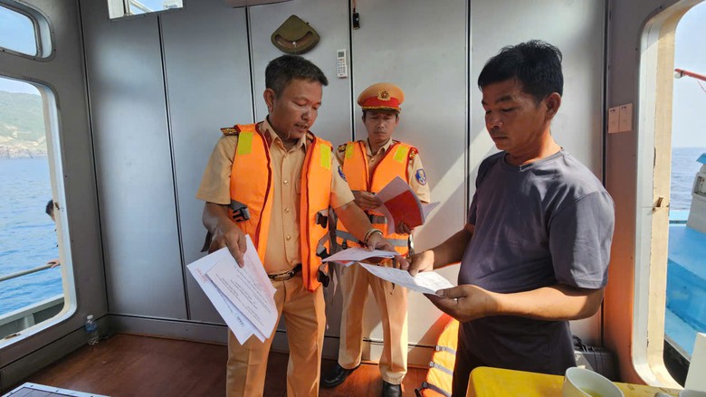 Kh&aacute;nh H&ograve;a tăng cường tuần tra, kiểm so&aacute;t tr&ecirc;n đường thủy nội địa- Ảnh 5.