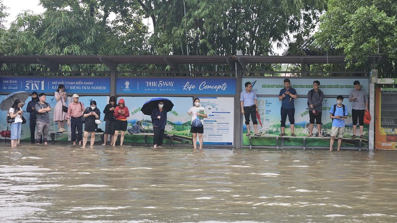 H&agrave; Nội y&ecirc;u cầu trường học linh hoạt dạy học khi mưa lớn - Ảnh 6.