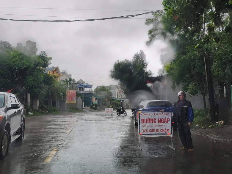 Ninh B&igrave;nh: Mưa lớn g&acirc;y ngập đường tỉnh 479, ph&acirc;n luồng giao th&ocirc;ng- Ảnh 2.