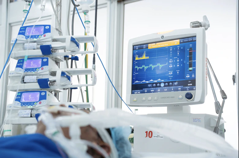 Nạn nh&acirc;n vụ ch&aacute;y nh&agrave; ở TP.HCM: Người bỏng 45% cơ thể, người phải thở m&aacute;y- Ảnh 1.