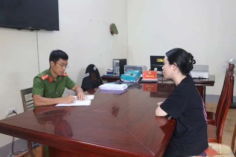 Đầu th&uacute; về tội bu&ocirc;n b&aacute;n người sau 2 năm lẩn trốn- Ảnh 1.