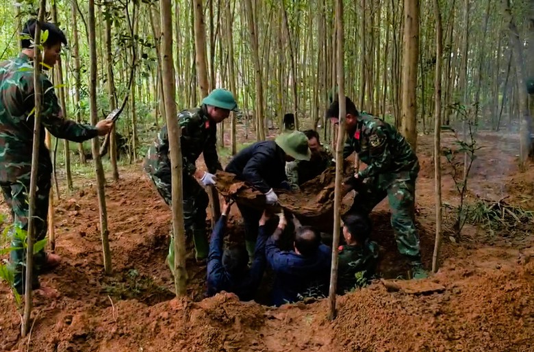 Quảng Trị: T&igrave;m thấy, cất bốc th&ecirc;m một h&agrave;i cốt liệt sĩ tại bản B&atilde;i Dinh- Ảnh 2.