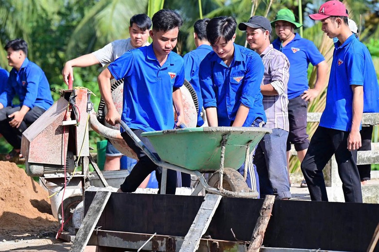 Tuổi trẻ Vĩnh Long chung tay xây dựng nông thôn mới- Ảnh 1.
