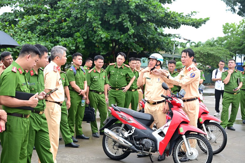 Gần 900 ‘tiểu giáo viên’ tham gia chiến dịch đào tạo lái xe mô tô an toàn ở Hải Phòng- Ảnh 2.