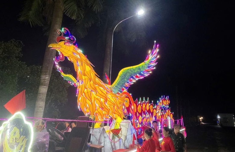Mãn nhãn mô hình đèn Trung thu khổng lồ, lung linh trên đường phố Tuyên Quang- Ảnh 7.