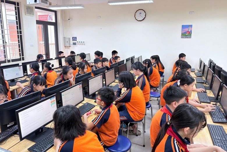Dạy AI từ lớp 1, làm sao để trẻ không phụ thuộc công nghệ - Ảnh 1.