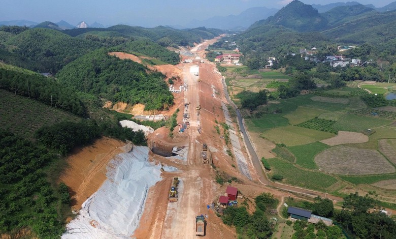 Bộ Xây dựng quản chặt hoạt động trên công trường, xử nghiêm nhà thầu chậm- Ảnh 1.