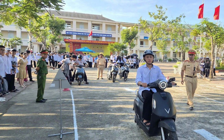 Hà Tĩnh: Nâng cao nhận thức cho học sinh từ những buổi tuyên truyền An toàn giao thông- Ảnh 2.