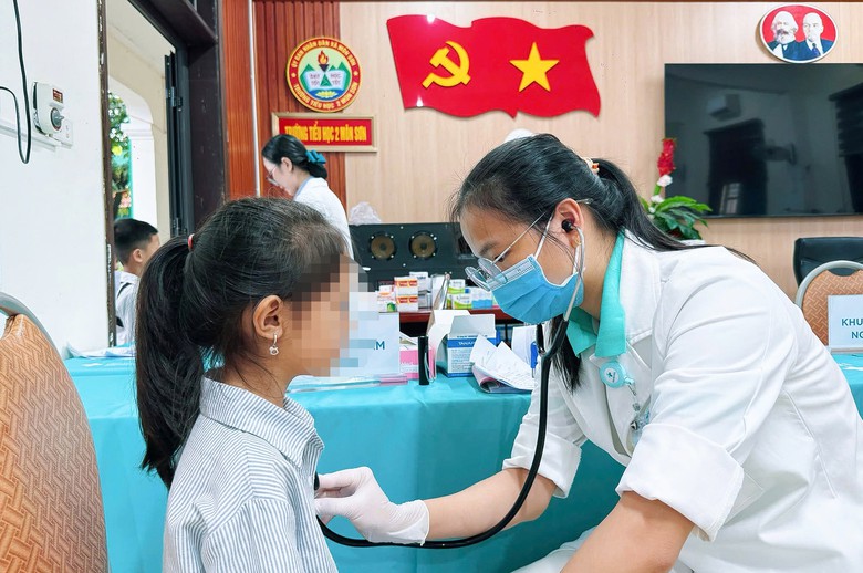 Những người làm báo ở Nghệ An mang trung thu sớm cho trẻ em vùng sâu vùng xa- Ảnh 15.