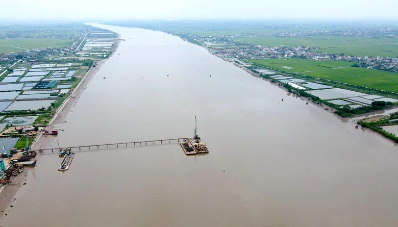 Ninh Bình hạn chế giao thông đường thủy trên sông Đáy do mưa lũ- Ảnh 1.