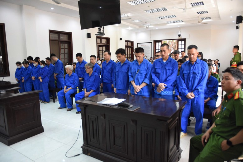 42 bị cáo vụ “phù phép” bệnh án tâm thần bị tuyên án- Ảnh 1.