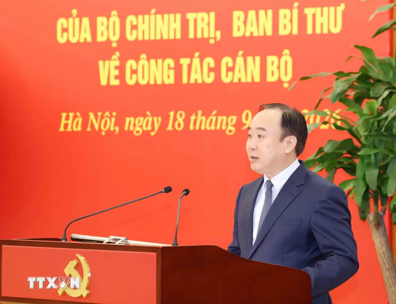 Hội nghị công bố 12 quyết định của Bộ Chính trị, Ban Bí thư về công tác cán bộ- Ảnh 4.