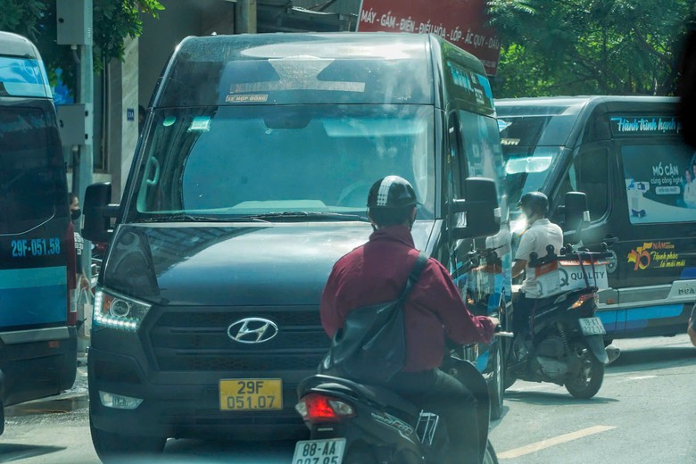Hà Nội: CSGT bí mật ghi hình, xử lý loạt xe Limousine đón trả khách vi phạm- Ảnh 6.