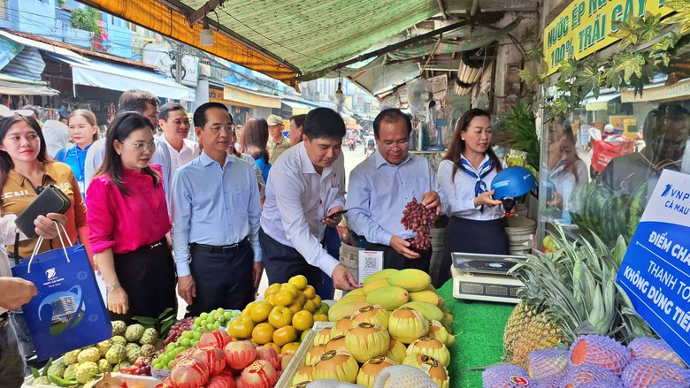 Cà Mau đẩy mạnh kinh tế số từ những mô hình thanh toán không dùng tiền mặt- Ảnh 2.