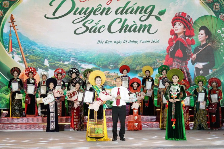 Th&aacute;i Nguy&ecirc;n rực s&aacute;ng trong đ&ecirc;m hội mừng Quốc kh&aacute;nh 2/9 - Ảnh 7.