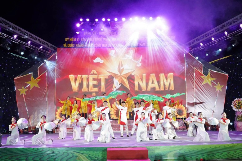 Th&aacute;i Nguy&ecirc;n rực s&aacute;ng trong đ&ecirc;m hội mừng Quốc kh&aacute;nh 2/9 - Ảnh 3.