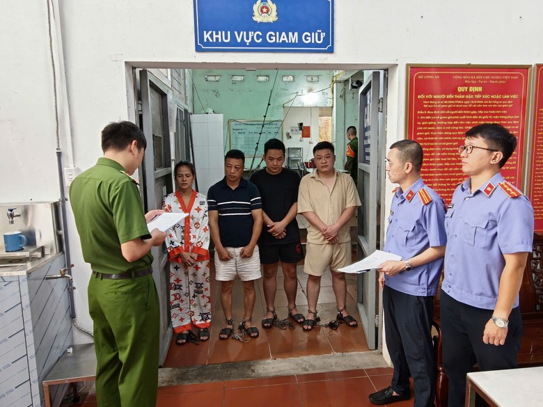 Quảng Ninh: Tạm giữ 4 người để điều tra vụ nhóm người đánh tài xế taxi - Ảnh 1.