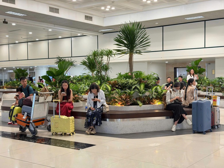 Ng&agrave;y cuối nghỉ lễ 2/9: S&acirc;n bay Nội B&agrave;i đ&oacute;n 120.000 lượt kh&aacute;ch - Ảnh 1.
