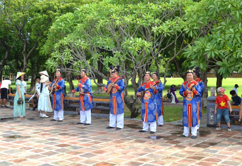 Du kh&aacute;ch nườm nượp tham quan miễn ph&iacute; Đại nội Huế dịp lễ 2/9 - Ảnh 4.