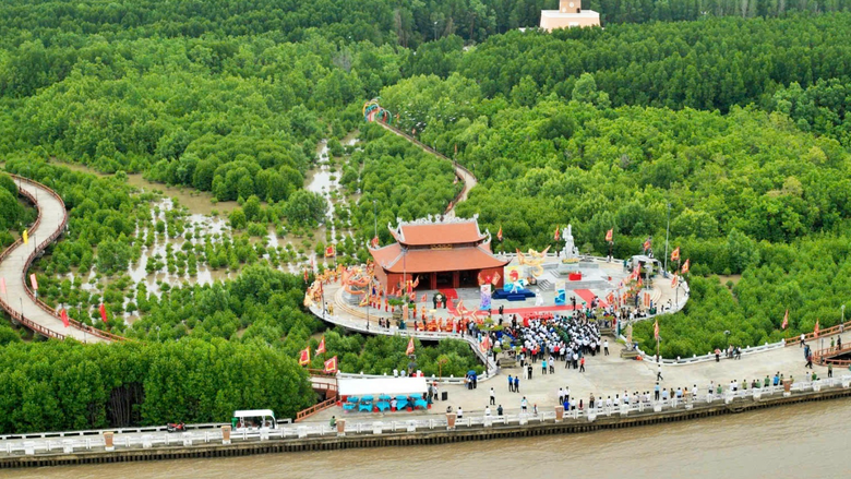 Lễ ch&agrave;o cờ đặc biệt ở Đất Mũi với l&aacute; cờ hơn 2.000m2 lập kỷ lục Việt Nam - Ảnh 10.