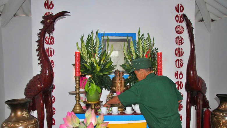 Hàng ngàn người về dâng hương tại Đền thờ Bác Hồ ở Châu Thới ngày Tết độc lập - Ảnh 5.