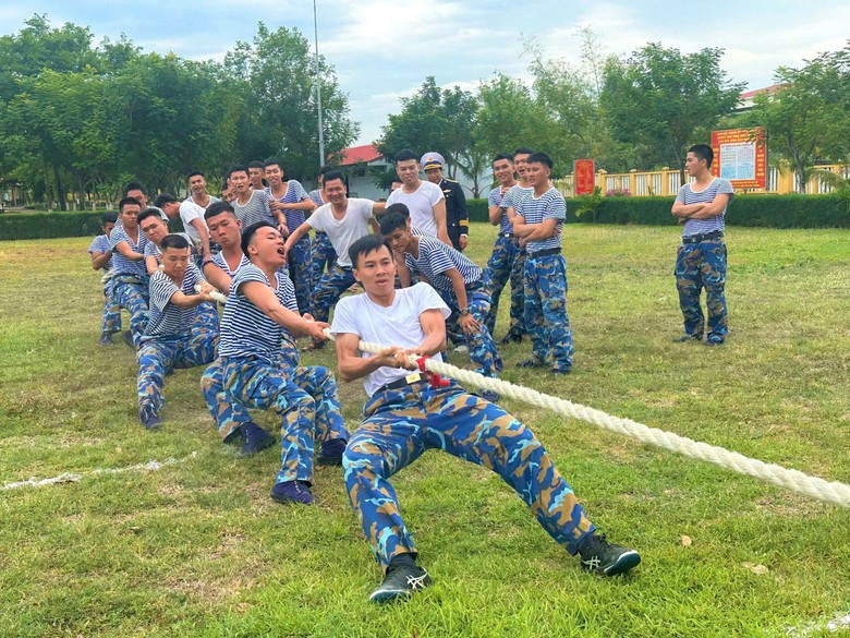 S&ocirc;i nổi ch&agrave;o mừng Quốc kh&aacute;nh 2/9 của c&aacute;c đơn vị l&agrave;m nhiệm vụ bảo vệ quần đảo Trường Sa. - Ảnh 7.