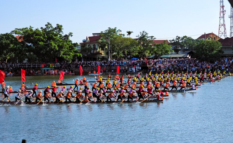 S&ocirc;i nổi lễ hội đua thuyền mừng Tết Độc Lập tr&ecirc;n s&ocirc;ng Kiến Giang - Ảnh 2.
