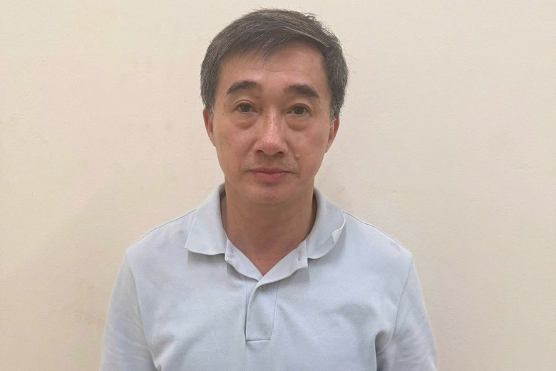 Thứ trưởng Bộ Y tế Trần Văn Thuấn bị bắt tạm giam - Ảnh 1.