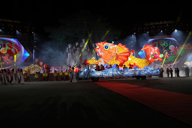 Hàng vạn du khách đến với khai mạc Lễ hội Thành Tuyên 2026 - Ảnh 7.