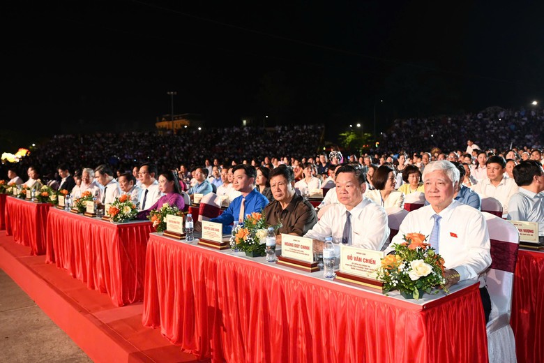 Hàng vạn du khách đến với khai mạc Lễ hội Thành Tuyên 2026 - Ảnh 1.