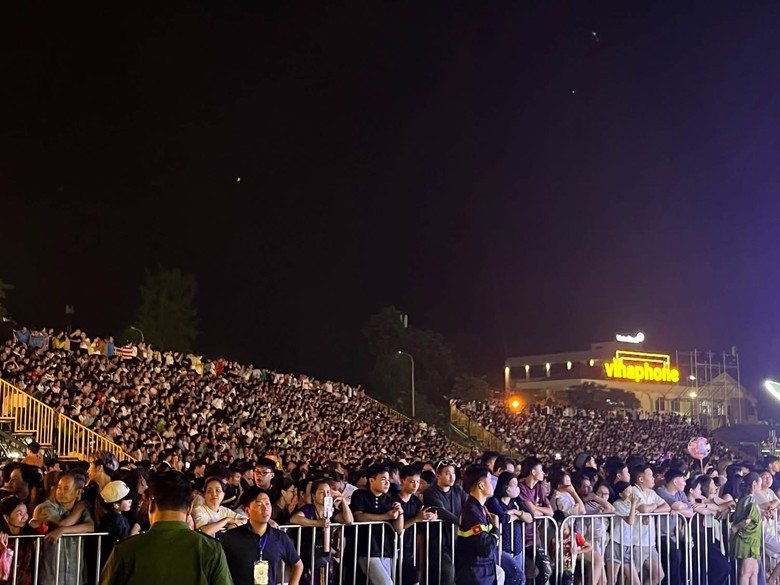 Hàng vạn du khách đến với khai mạc Lễ hội Thành Tuyên 2026 - Ảnh 3.