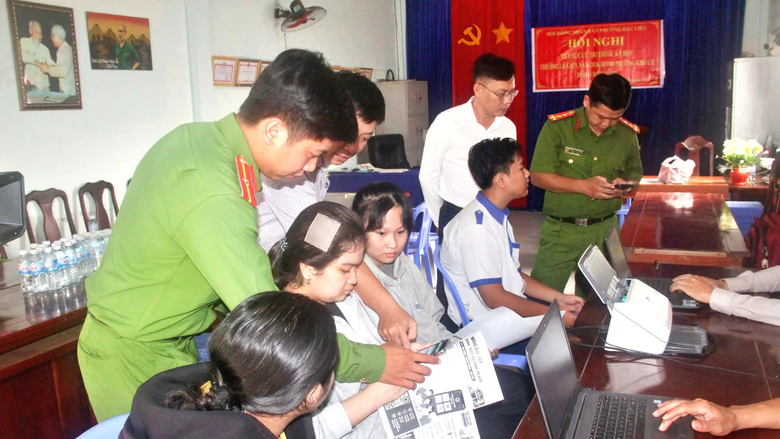 Cà Mau lấy công nghệ làm động lực, phấn đấu kinh tế số chiếm 20% GRDP- Ảnh 2.