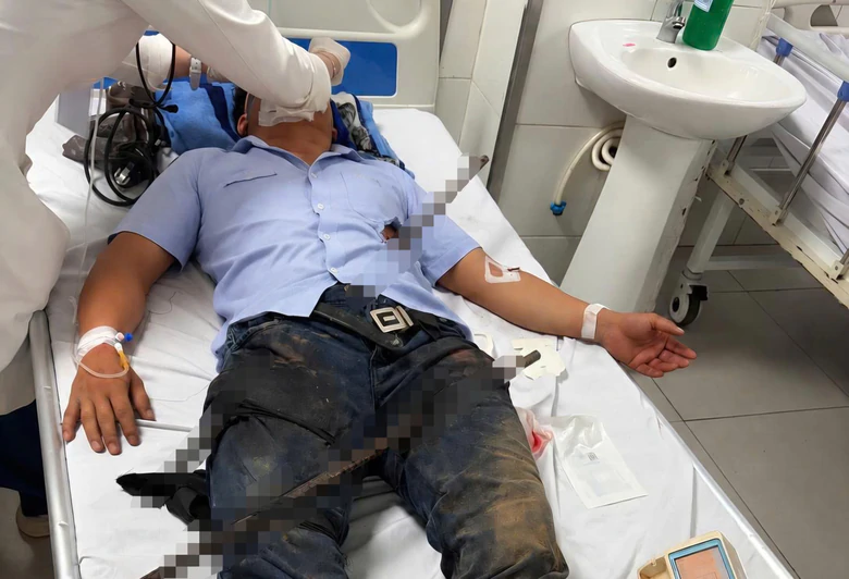 Cần Thơ: Báo động đỏ nội viện cứu thanh niên bị 2 thanh sắt đâm xuyên người- Ảnh 1.