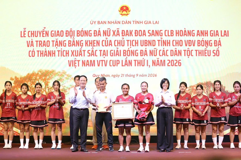 Chuyển giao đội bóng đá nữ Đak Đoa về CLB Hoàng Anh Gia Lai- Ảnh 3.
