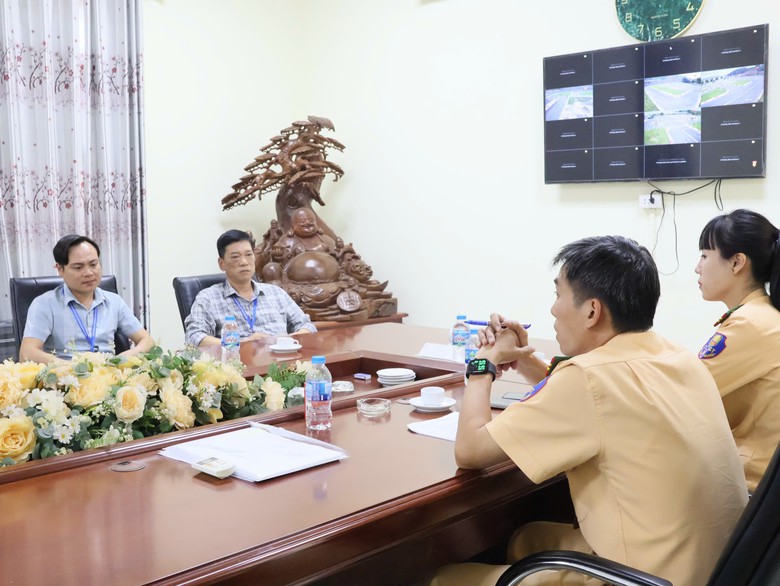 Hà Nội: Chấn chỉnh việc chấp hành an toàn giao thông của xe tập lái, ngăn tai nạn - Ảnh 1.