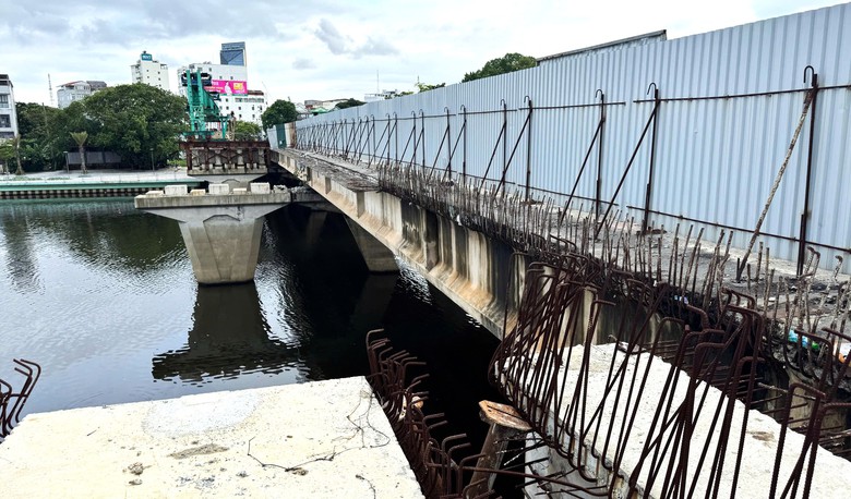 Thay nhà thầu mới, cầu Vỹ Dạ đã thi công trở lại- Ảnh 5.