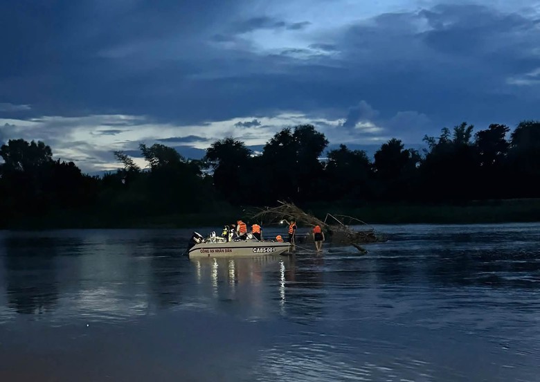 Khánh Hòa: Tìm thấy thi thể thiếu nữ 13 tuổi sau hai ngày bị đuối nước ở sông Dinh- Ảnh 1.