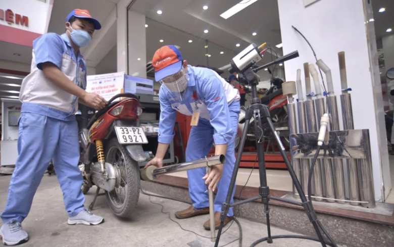 Lần đầu xây dựng định mức kinh tế - kỹ thuật dịch vụ kiểm định khí thải xe máy - Ảnh 1.