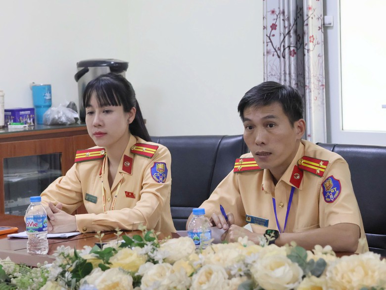 Hà Nội: Chấn chỉnh việc chấp hành an toàn giao thông của xe tập lái, ngăn tai nạn - Ảnh 2.