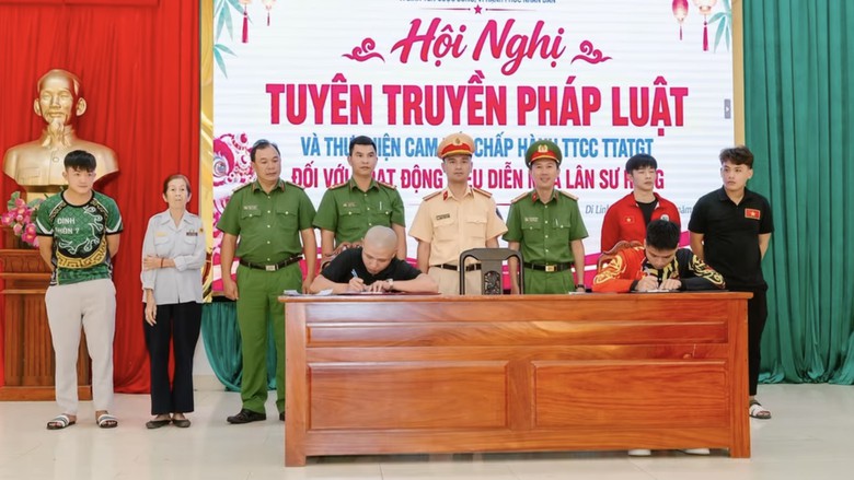 Lâm Đồng: Tuyên truyền pháp luật ATGT, trật tự đô thị đến các hội, nhóm Lân - Sư - Rồng- Ảnh 2.