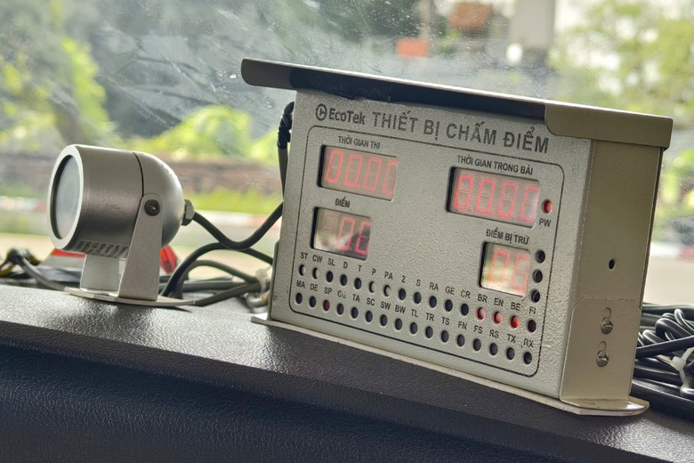 Hà Nội: Chấn chỉnh việc chấp hành an toàn giao thông của xe tập lái, ngăn tai nạn - Ảnh 4.