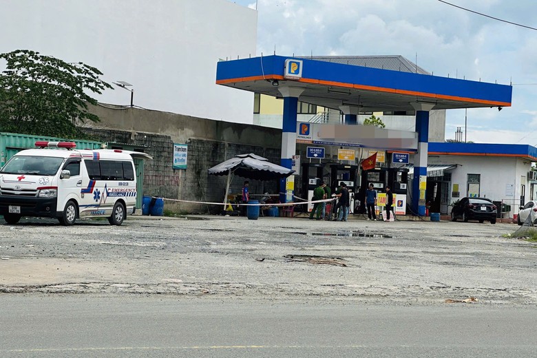 TP.HCM: Người đàn ông vào cây xăng trú mưa, tử vong trong đêm- Ảnh 1.