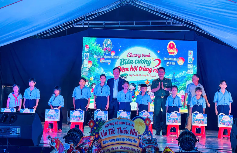 Rộn ràng "Đêm hội trăng rằm" hướng đến học sinh vùng khó khăn Gia Lai- Ảnh 1.