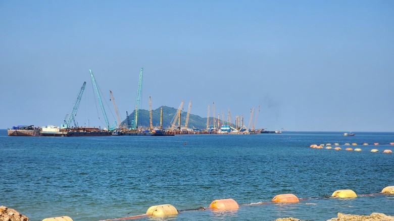 Tuyên truyền pháp luật ngay tại công trường thi công cảng biển Hà Tĩnh- Ảnh 4.