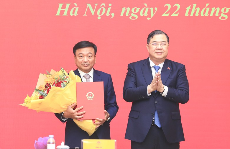 Trao quyết định bổ nhiệm ông Nguyễn Danh Huy làm Phó Chủ nhiệm Văn phòng Chính phủ - Ảnh 1.
