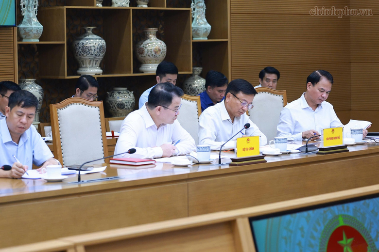 Thủ tướng: Thúc đẩy các dự án trọng điểm GTVT chậm tiến độ và tỉ lệ giải ngân thấp- Ảnh 5.