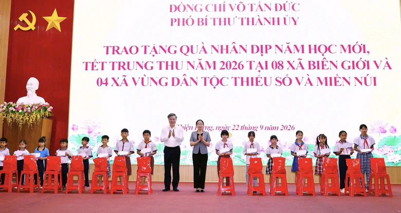 10.000 phần quà Trung thu đến với thiếu nhi vùng biên giới, dân tộc thiểu số và miền núi- Ảnh 2.