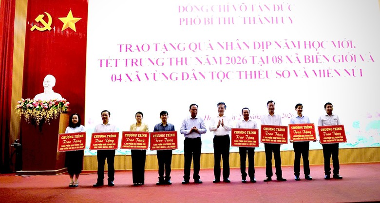 10.000 phần quà Trung thu đến với thiếu nhi vùng biên giới, dân tộc thiểu số và miền núi- Ảnh 1.
